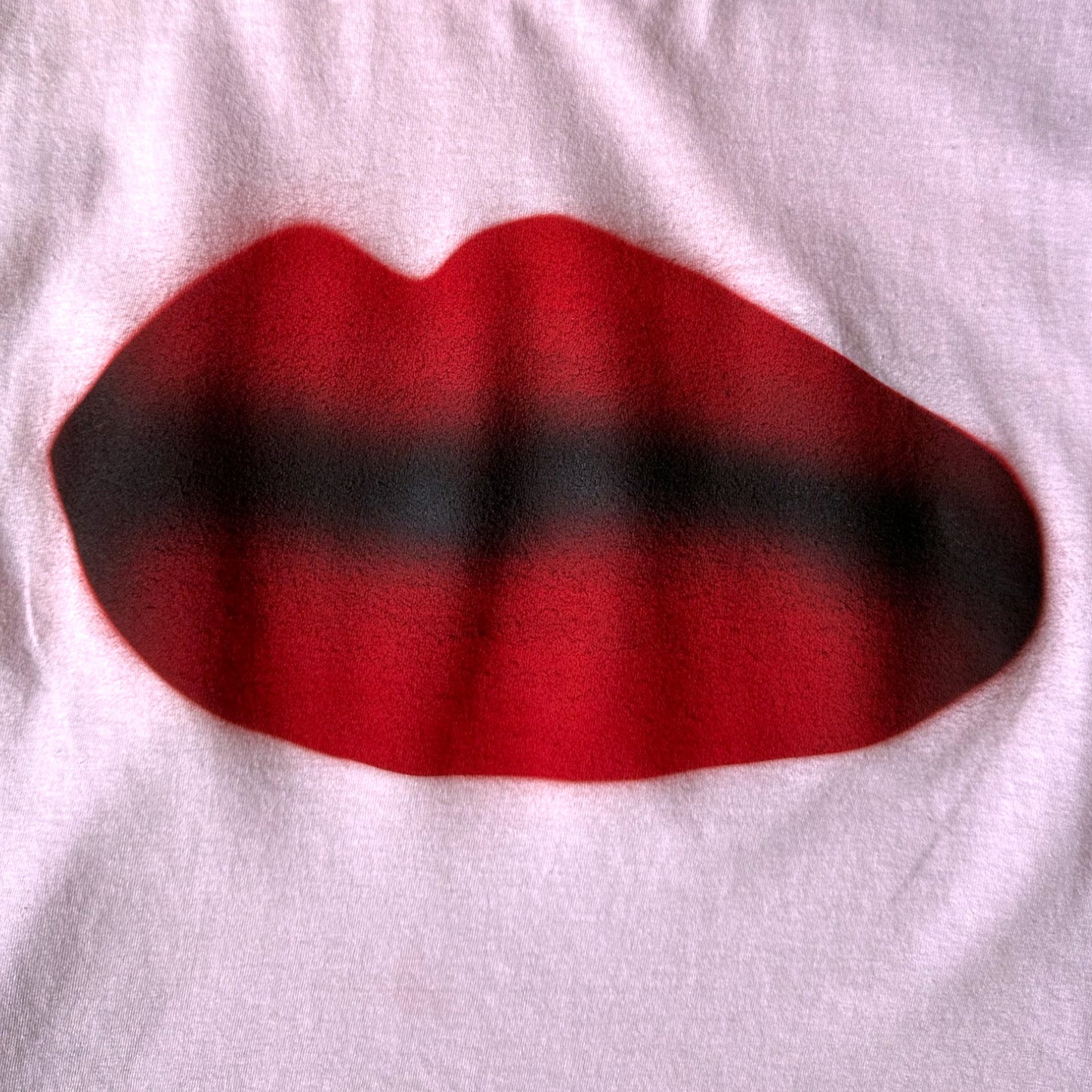 lips tee