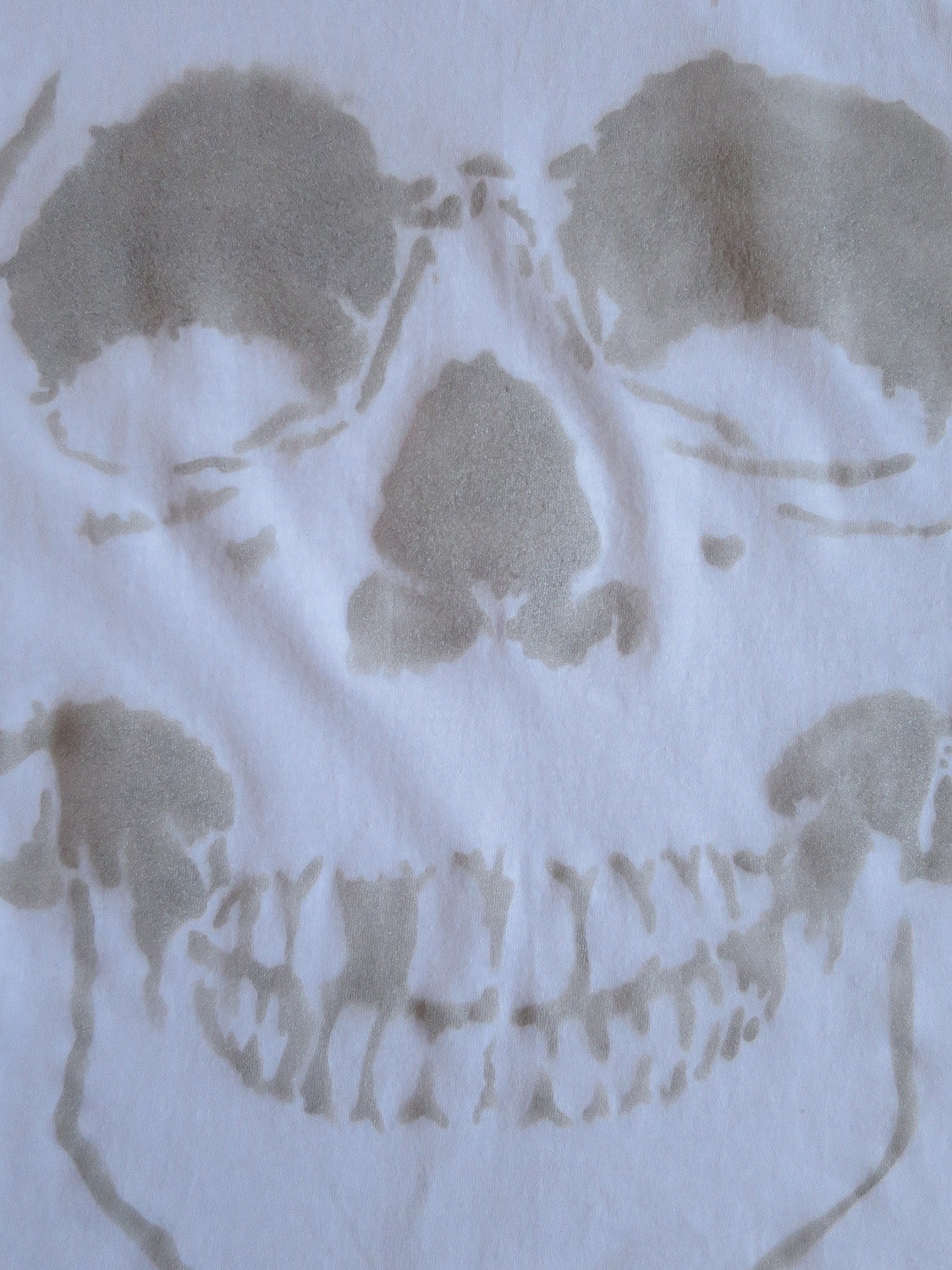 skull tee